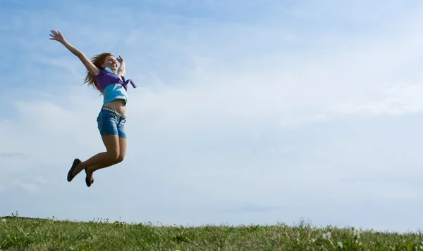 Girl jumping on the meadow. — Stock Photo, Image