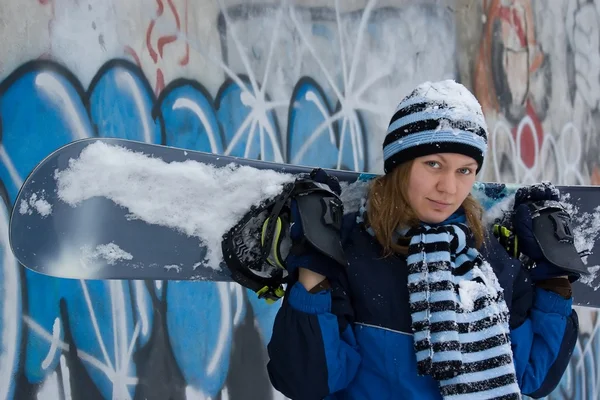 Ωραίο κορίτσι με snowboard — Φωτογραφία Αρχείου