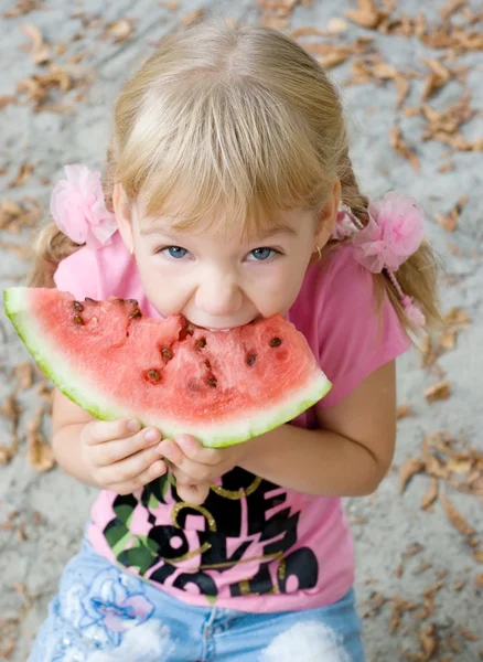 Cute girl eating watermelon. — Stock Photo, Image