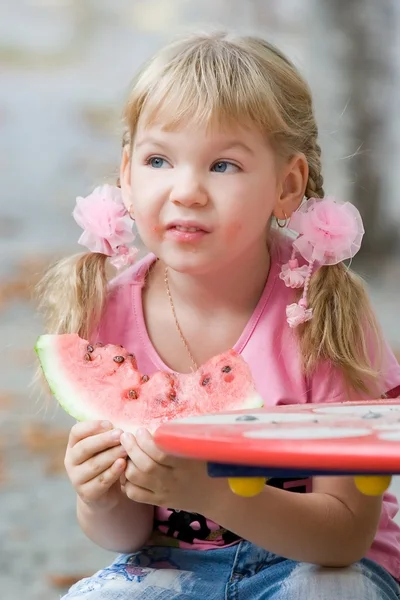Cute girl eating watermelon. — Stock Photo, Image