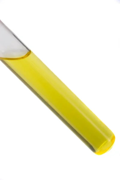 Tubo di prova giallo riempito di carburante — Foto Stock
