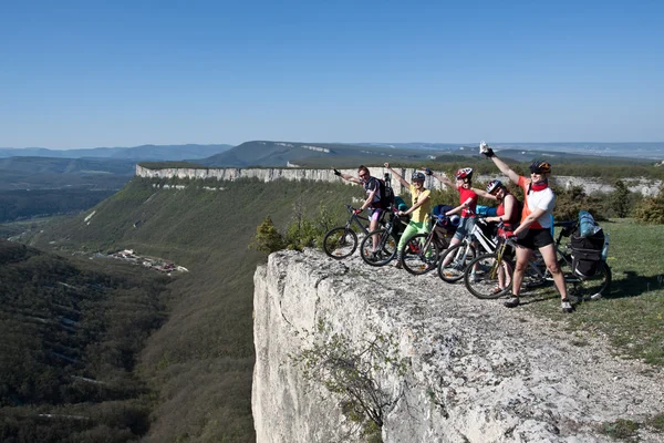 Eine Gruppe Von Fünf Erwachsenen Auf Fahrrädern Auf Dem Land — Stockfoto