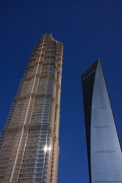 Die Beiden Höchsten Gebäude Der Stadt Shanghai Royaltyfria Stockbilder