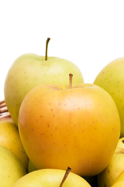 Kultaiset omenat lähikuva — kuvapankkivalokuva