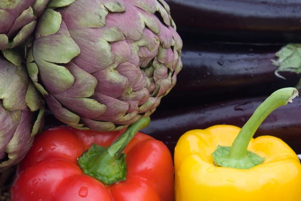 Kolory żywności - zielony, czerwony, żółty i ciemny fioletowy — Zdjęcie stockowe