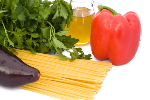 Спагетті, нафти та овочів — стокове фото