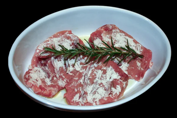 Carne cruda preparada para cocinar —  Fotos de Stock