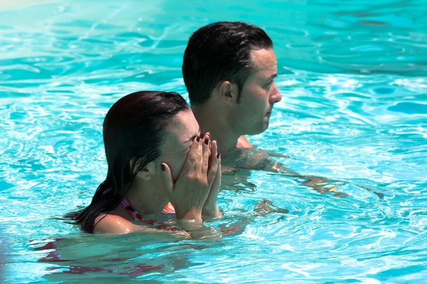Couple In The Swimming Pool — Stock Photo, Image