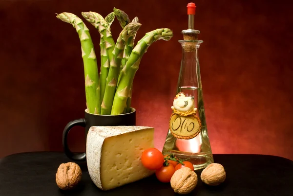 Lebensmittelzutaten Stilleben Mit Spargel Käse Und Olivenöl — Stockfoto