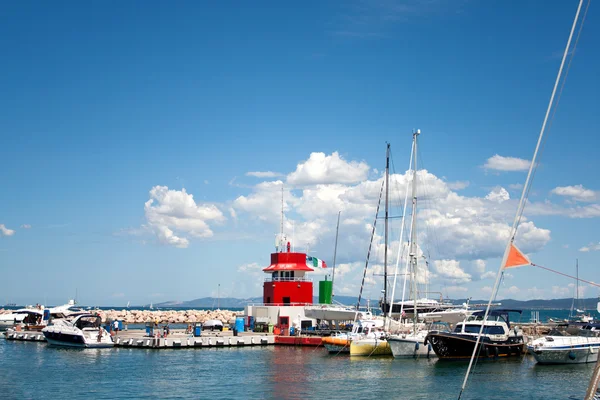 プンタ アラ、トスカーナ、イタリアの小さな港 — ストック写真