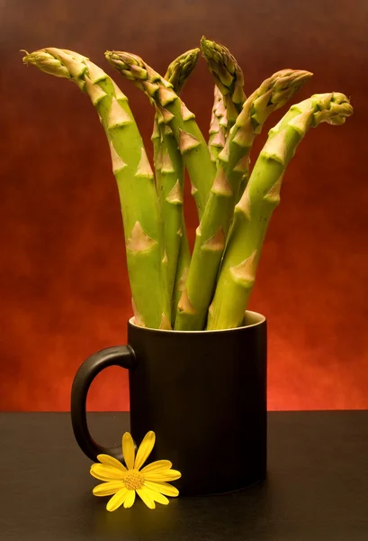Cup With Asparagus — Stock Photo, Image