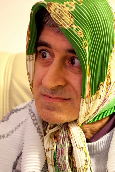 Farsangi portrék - férfi öltözött fel régi háziasszony — Stock Fotó