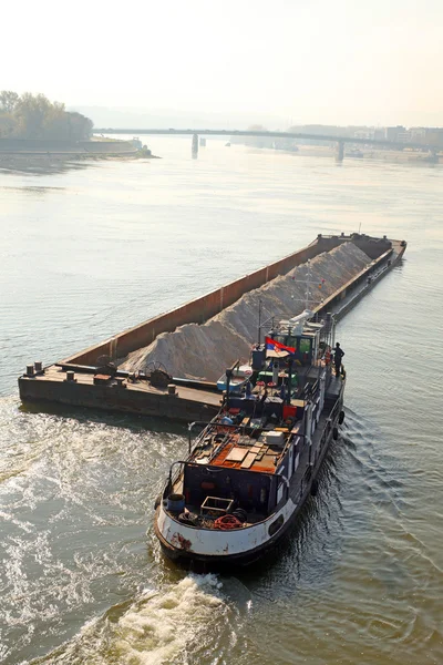 Transport ved Donau – stockfoto