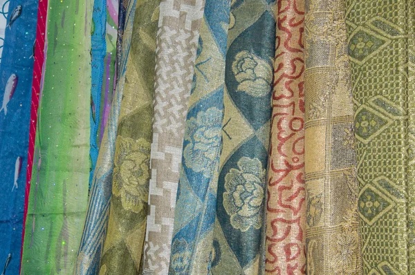 Móda na Středním východě, tkaniny s návrhy a orientální dekorace — Stock fotografie