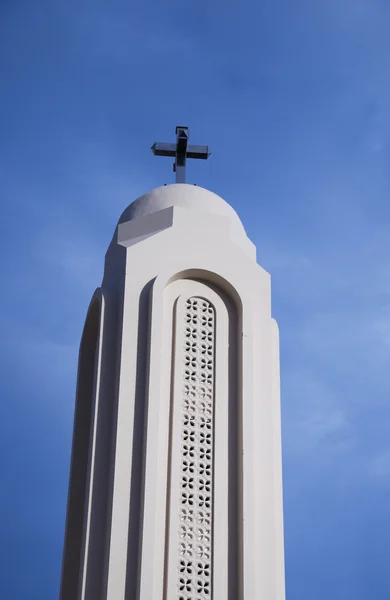 푸른 하늘 배경에서 콥트어 대성당의 타워. 후르가 다, egyp — 스톡 사진