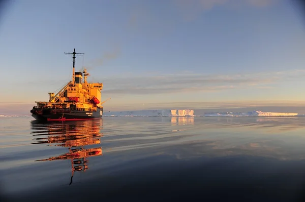 砕氷船 — ストック写真