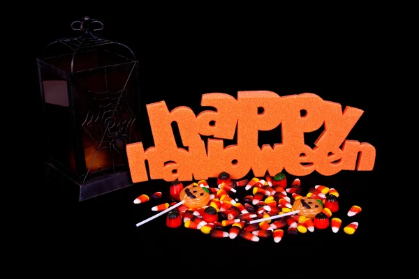 Happy halloween znak, cukierki i latarnia — Zdjęcie stockowe