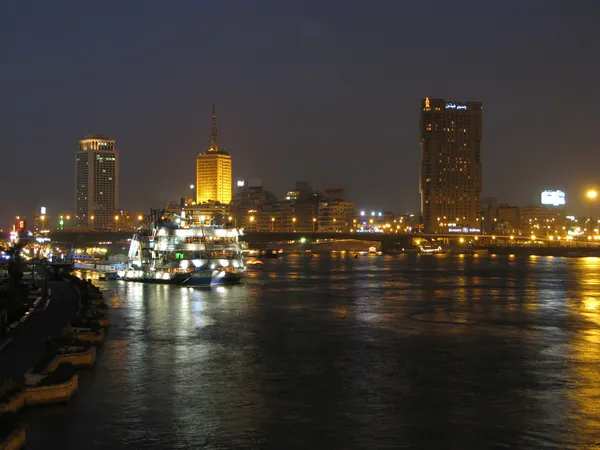 Kahire ve Nil Nehri gece farklı çekim — Stok fotoğraf