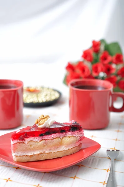 Dessert aux fruits avec thé et serviette — Photo