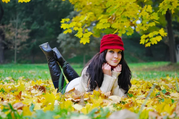 Autumn beauty woman — Stockfoto