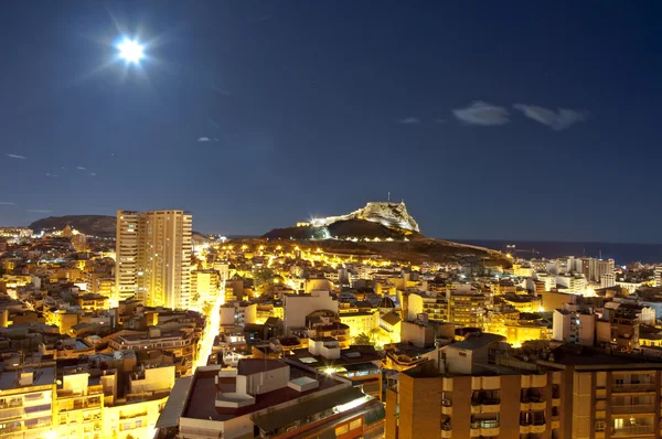 Panorama noturno cidade Alicante com castelo Santa Barbara — Fotografia de Stock