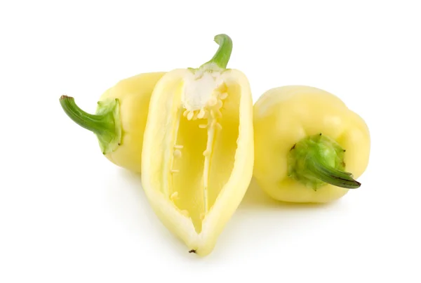 Maturo giallo peperone isolato — Foto Stock