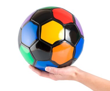 Futbol topu elinde.