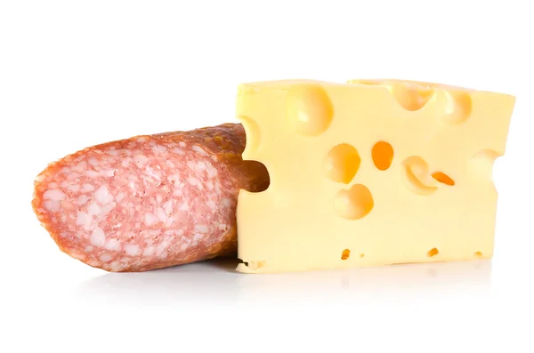 チーズとソーセージの白い背景で隔離 — ストック写真