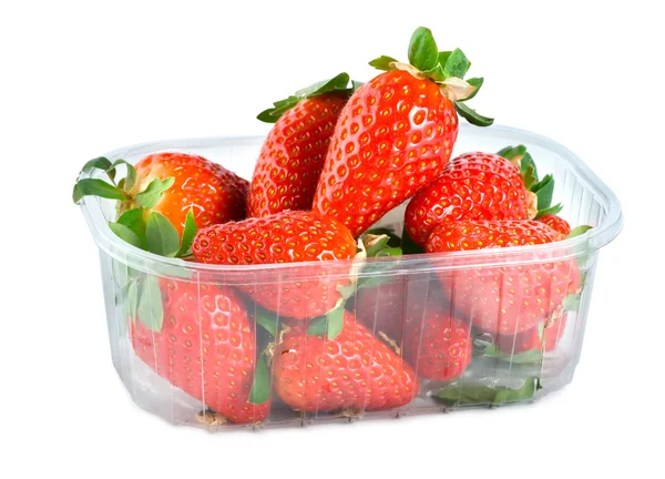 Erdbeeren Plastikbehälter Isoliert Auf Weißem Hintergrund — Stockfoto