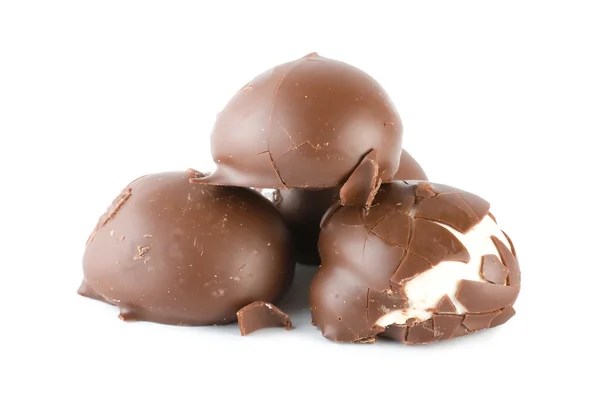 Cukierki czekoladowe na białym tle — Zdjęcie stockowe