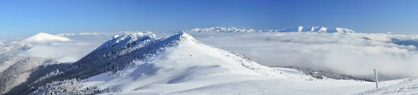 Vrcholky hor v zimě — Stock fotografie