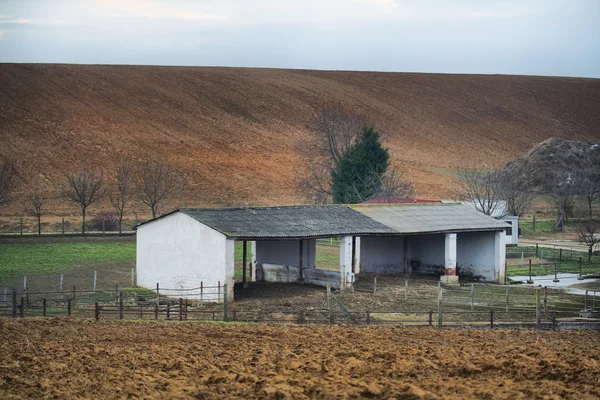 Здание фермы — стоковое фото