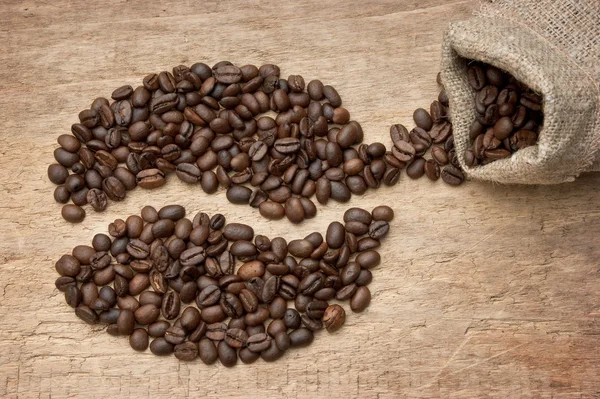 Kaffebönor i styrelsen — Stockfoto