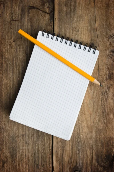 Notepad and pencil on the background of the wooden planks — Stock Photo, Image