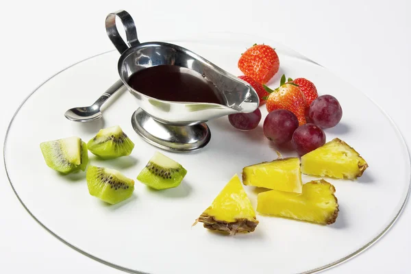 Fruta en un plato —  Fotos de Stock
