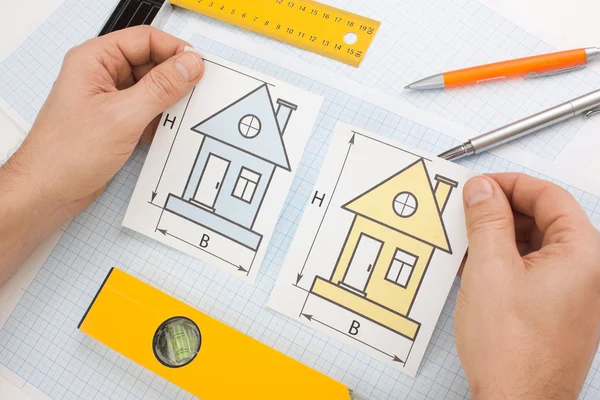 Thuis tekenen met hulpmiddelen van de bouw — Stockfoto