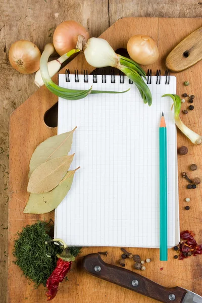 Σημειωματάριο και να γράφουν συνταγές με μπαχαρικά — Φωτογραφία Αρχείου