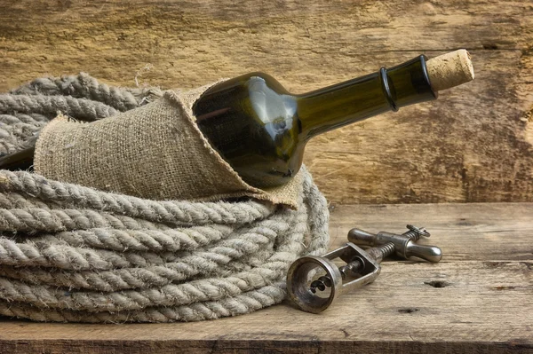Flasche mit Seil umwickelt — Stockfoto