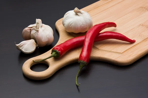 Gemüse und Kochutensilien — Stockfoto