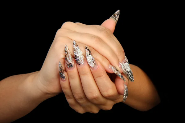 Dedos humanos con uña larga y hermosa manicura aislada en negro — Foto de Stock