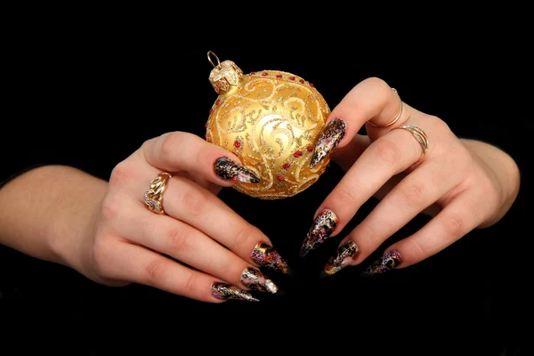 insan parmakları ile uzun tirnagi ve siyah izole güzel manikür