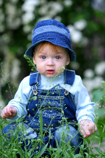 Pequeno menino bonito — Fotografia de Stock