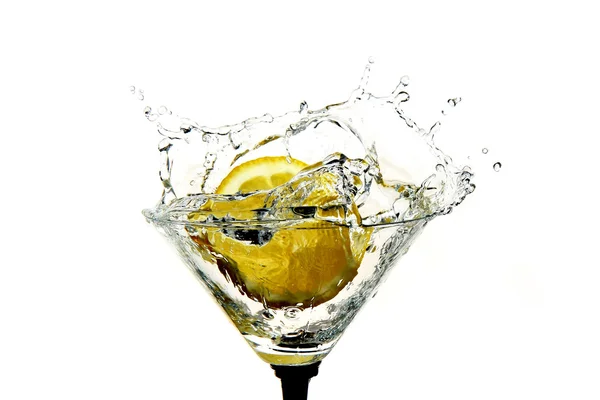 カクテル グラスに水の王冠 — ストック写真