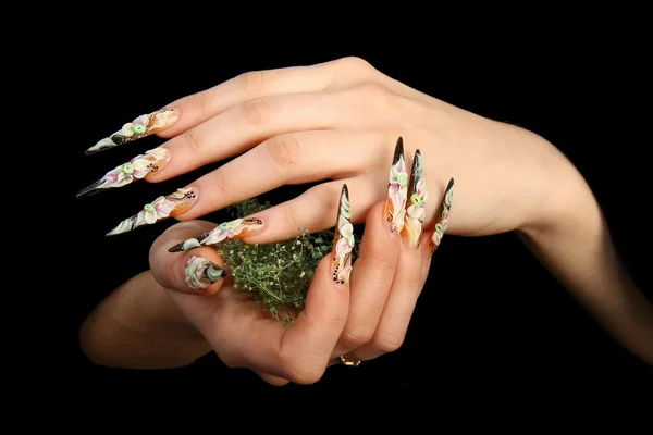 Dita umane con unghie lunghe e bella manicure isolata su nero — Foto Stock