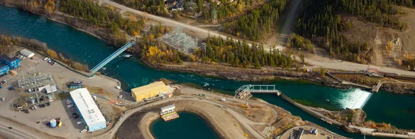 Vista Aérea Estación Hidroeléctrica Pequeña Escala Whitehorse Territorio Yukón Canadá —  Fotos de Stock