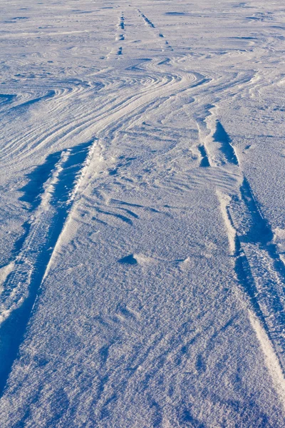 Snowdrift and tire tracks — Stock Photo, Image