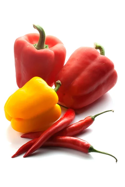 Drie paprika en drie pepers — Stockfoto