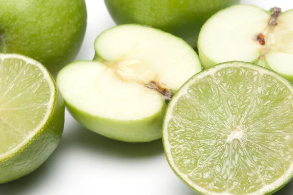 Skivat Äpple Och Lime — Stockfoto