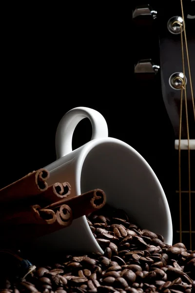 Coffee Mug Beans Cinnamon Sticks Guitar Black — Stock Photo, Image