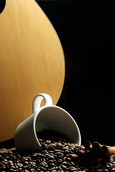 Coffee Mug Beans Cinnamon Sticks Guitar Black — Stock Photo, Image